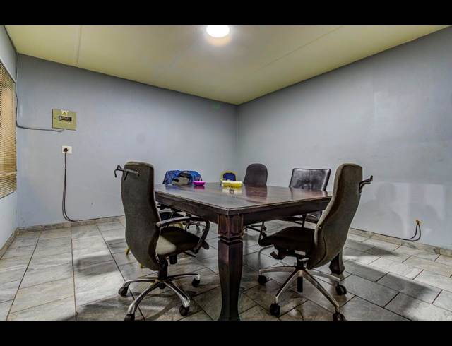 3,400M² BUILDING FOR SALE IN VULCANIA